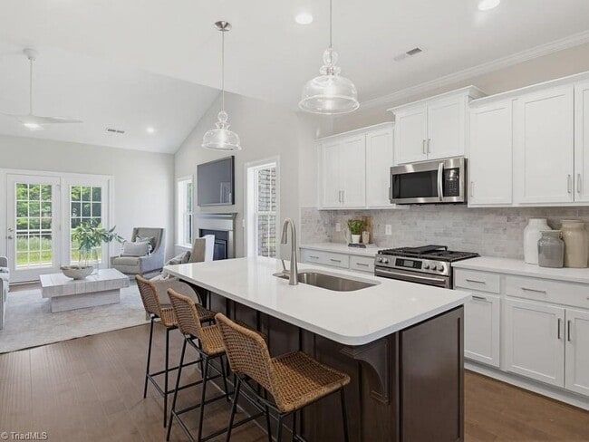 Photo - 817 Gibb St