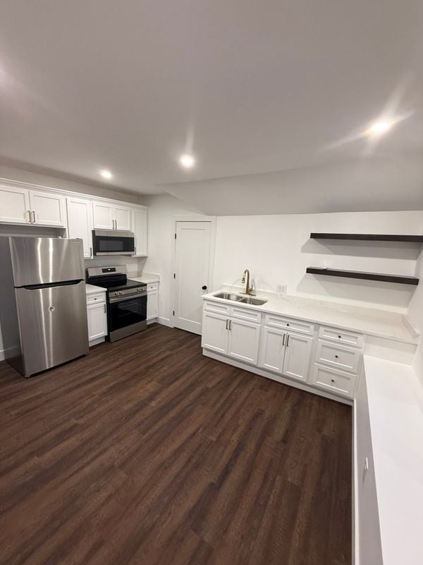 Building Photo - 285 Genesee St