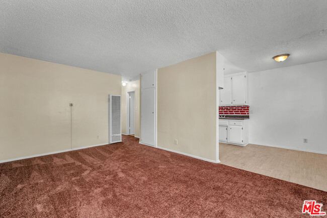 Photo - 1087 W 39th St Condo Unit 18