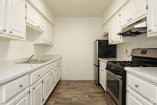 2BR Remodel Kitchen - Country Village Rental