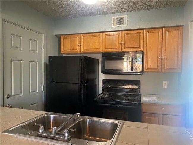 Photo - 978 Walnut St