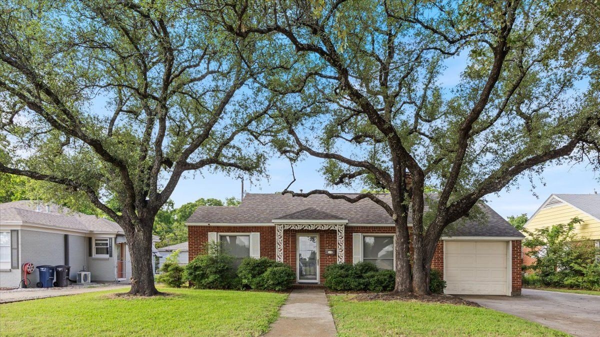 Photo - 6321 Calmont Ave