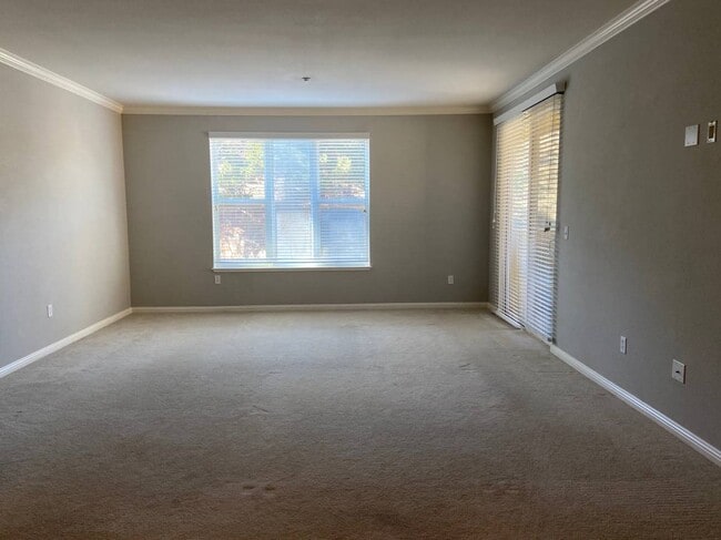 Open living and dining area - 2210 Gellert Blvd Condo Unit 5405