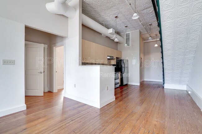 Photo - 121 W Broad St