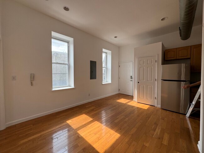 Photo - 1801 W Master St