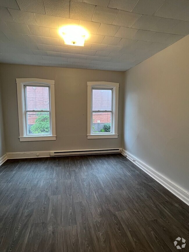 Building Photo - 635 Manor St Unit Apt 3