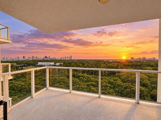Building Photo - 14951 Royal Oaks Ln Unit 1804
