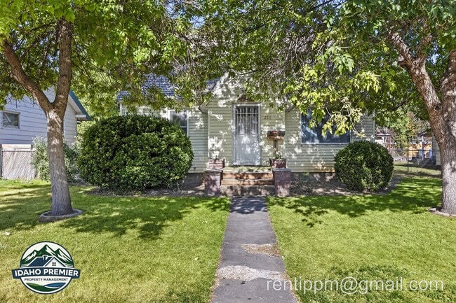 Photo - 211 Walnut St