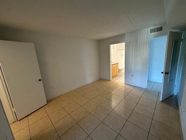 Photo - 2405 NW 33rd St Unit 1207