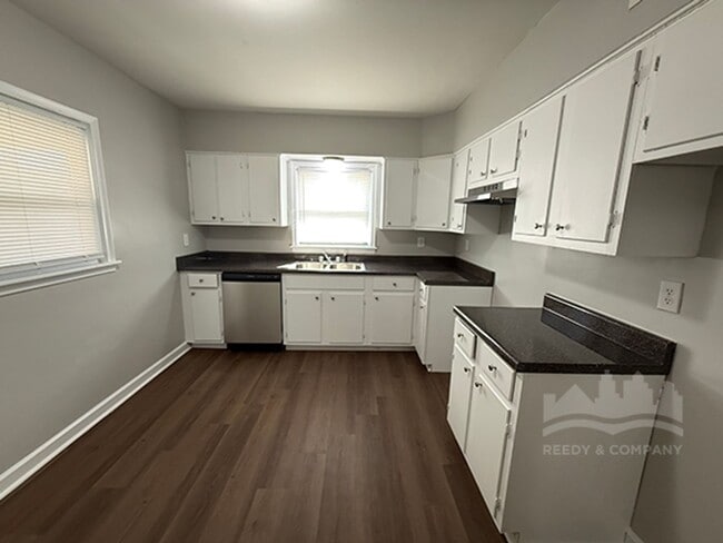 Photo - 3547 Barron Ave