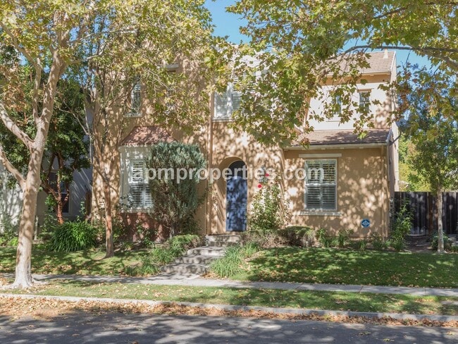 Building Photo - Upscale 3 Bedroom + Den, 4 bath, Detached ...