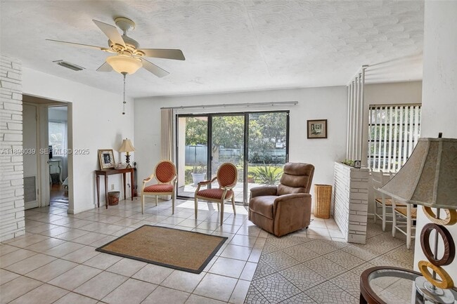 Photo - 160 NW 34th St