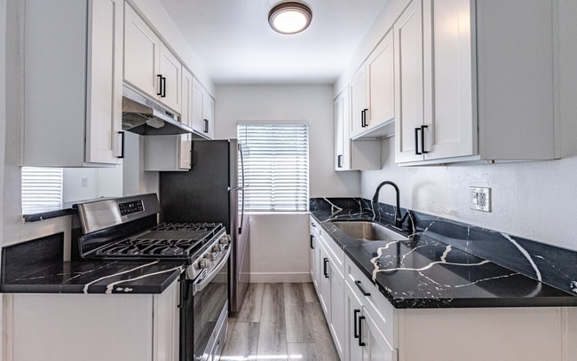 Photo - 12521 Lakewood Blvd Unidad 41