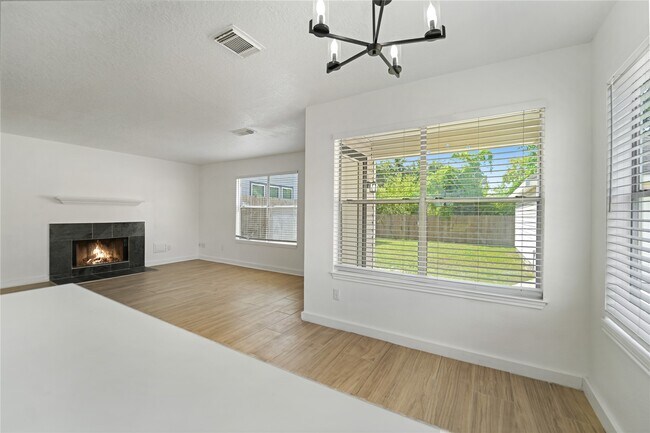 Photo - 1413 Featherstone St