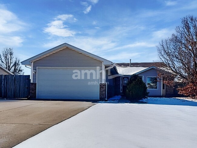 Building Photo - 1919 Cumberland Dr