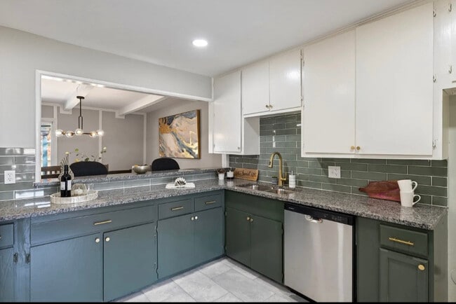 Photo - 1411 Moore Terrace