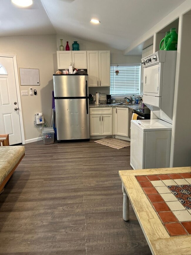 Photo - Peaceful 1br/1bath with small yard! Unit Apt 2