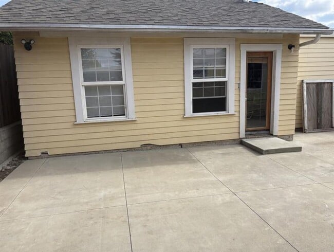 Building Photo - 274.5 Hathway Alley Unit 274.5