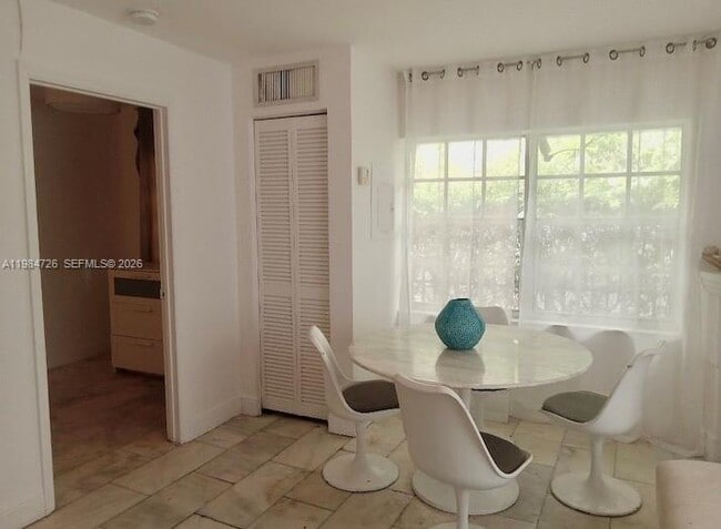 Building Photo - 1526 Pennsylvania Ave Unit 9