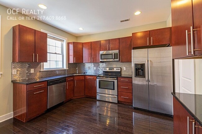 Building Photo - 2621 Christian St Unit B