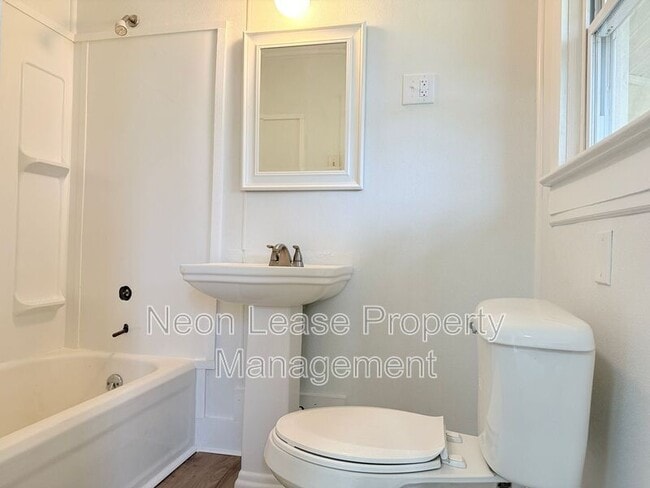 Photo - 102 Montgomery St
