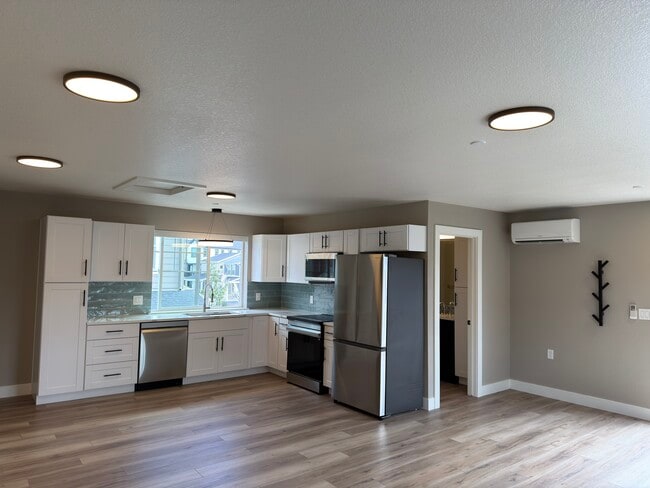 Building Photo - 219 S 1st Ave Unit ADU
