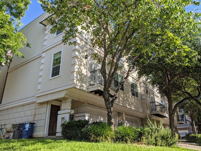 Building Photo - 1719 Mary St Unit N/A Rental