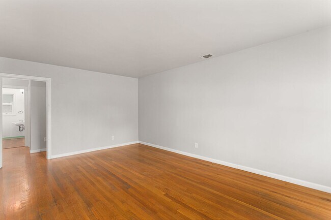 Photo - Duplex for RENT!