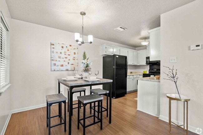 Photo - Seasons & Woodale Apartments