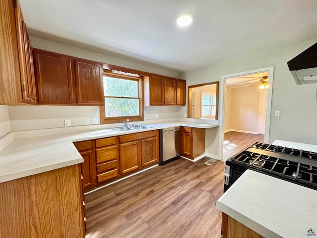 Photo - 1319 Laura Ave