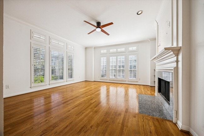 Photo - 205 Dennis St