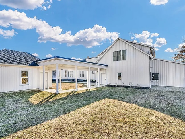 Photo - NEW LISTING-5 bedroom, 3 bathroom farmhouse-DeLand, Illinois