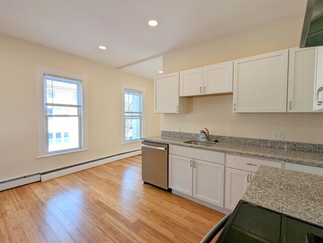 Photo - 15 Cameron Ave Unit 3