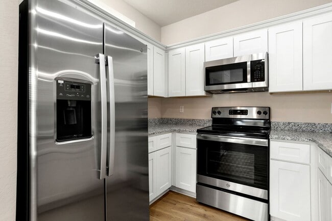 Photo - One Month Free 3/2.5