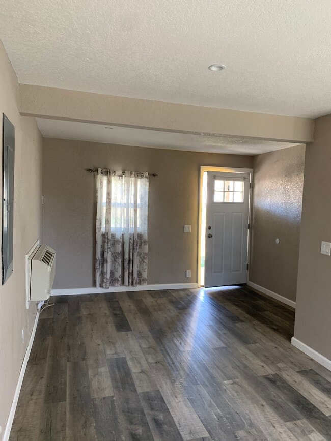 Photo - 1110 N Main St