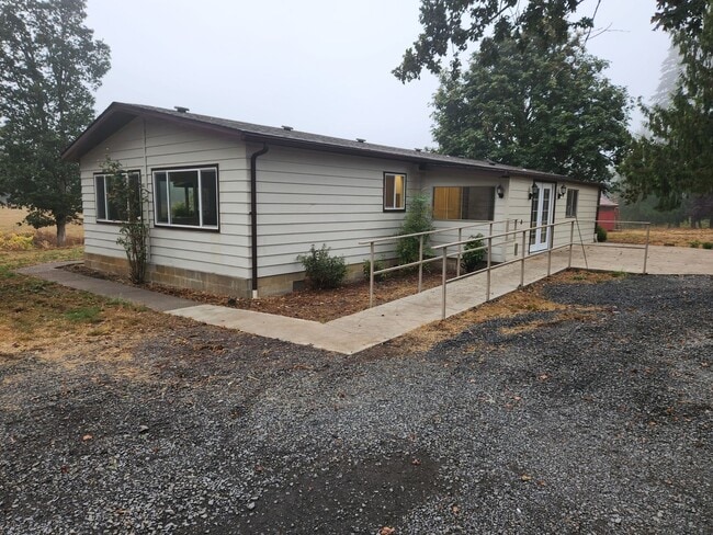 3bed 2bath House - 3bed 2bath House