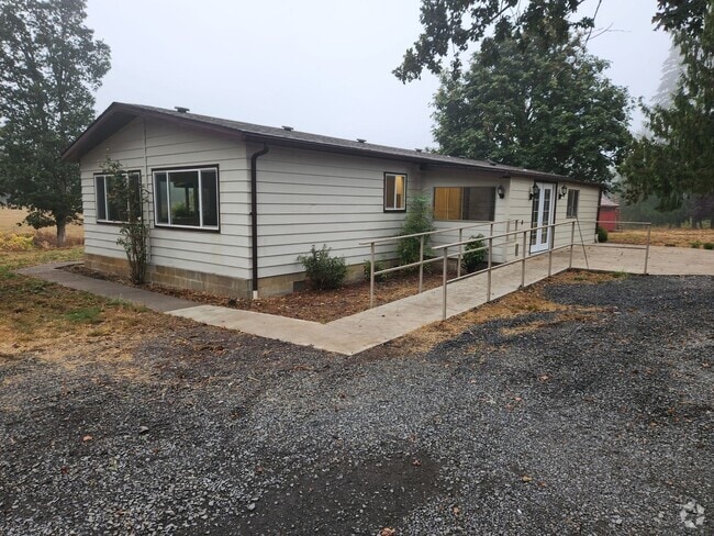 Building Photo - 3bed 2bath House