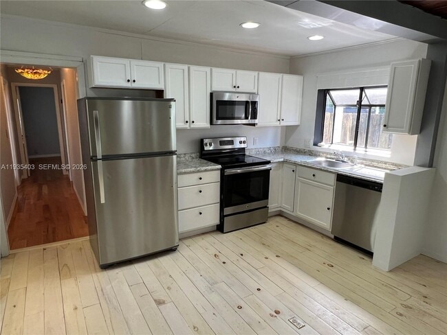 Building Photo - 606 SW 11th St