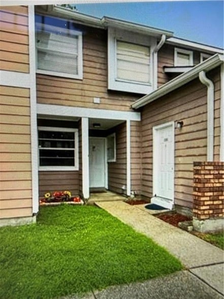 Building Photo - 2425 Oxford Pl Unit 132