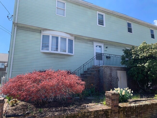 Building Photo - 589 Riverside Ave Unit 1