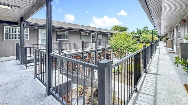 Building Photo - 851 Miles Ave Unit 9 Rental