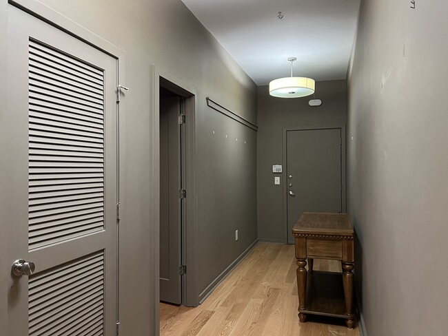 Photo - 800 Peachtree St NE Unidad 8217