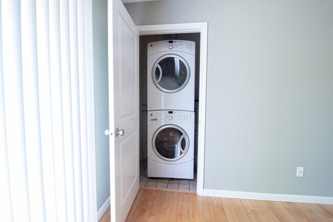 Photo - 835 Grand Ave NE Unit a