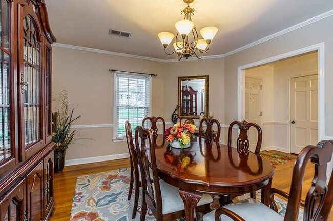 Photo - 304 Barnes Mill Rd