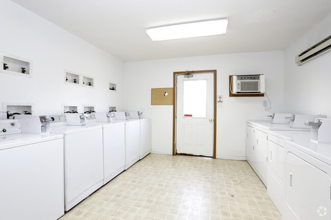 Laundry Room - Kobuck Apartments