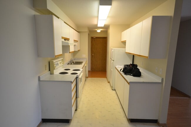 Photo - 7694-7694 Evans Rd