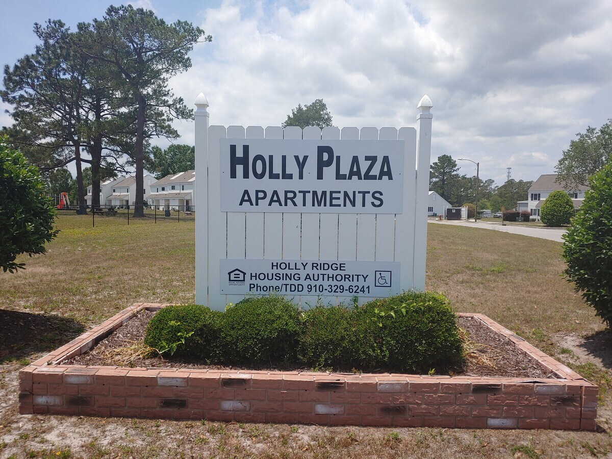 Photo - Holly Plaza Apartments