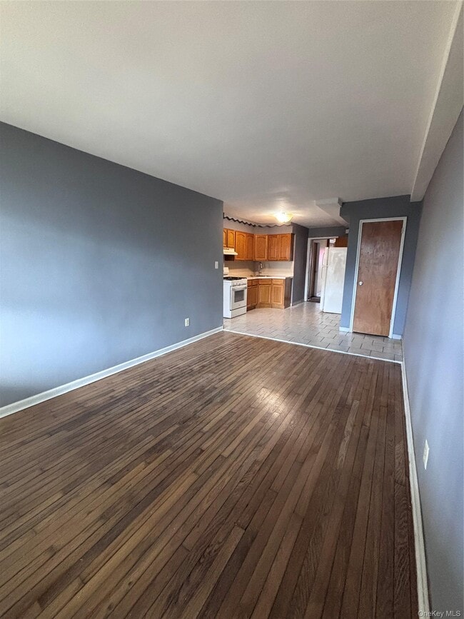 Photo - 200-10 32nd Ave