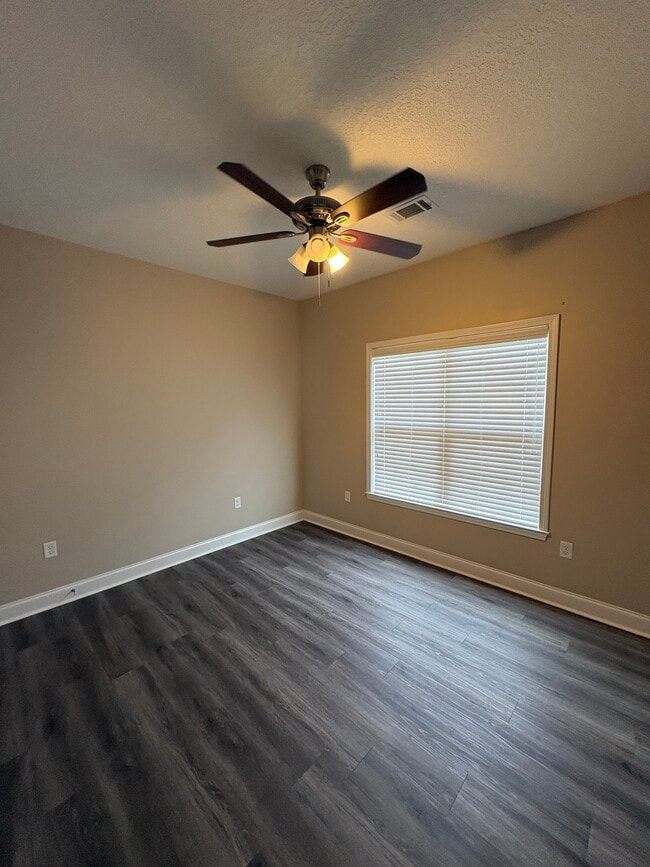 Photo - 1326 Stanley St
