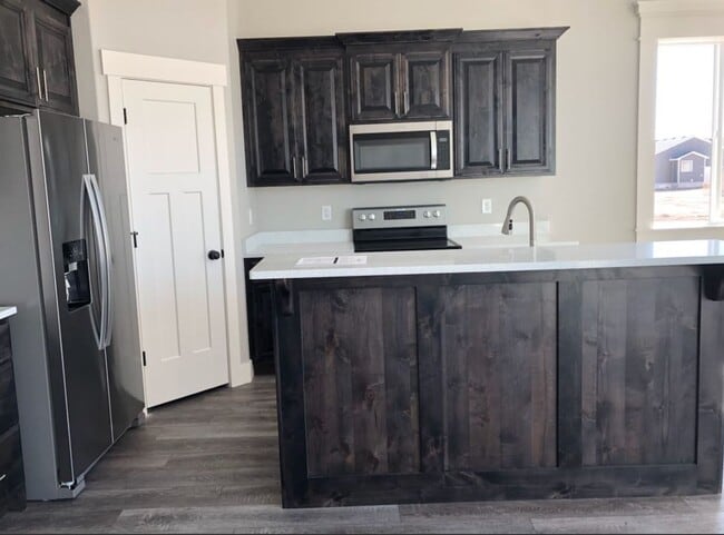 Photo - **NOTE: We are only advertising this unit. Please do not apply with us. For all questions or to s...